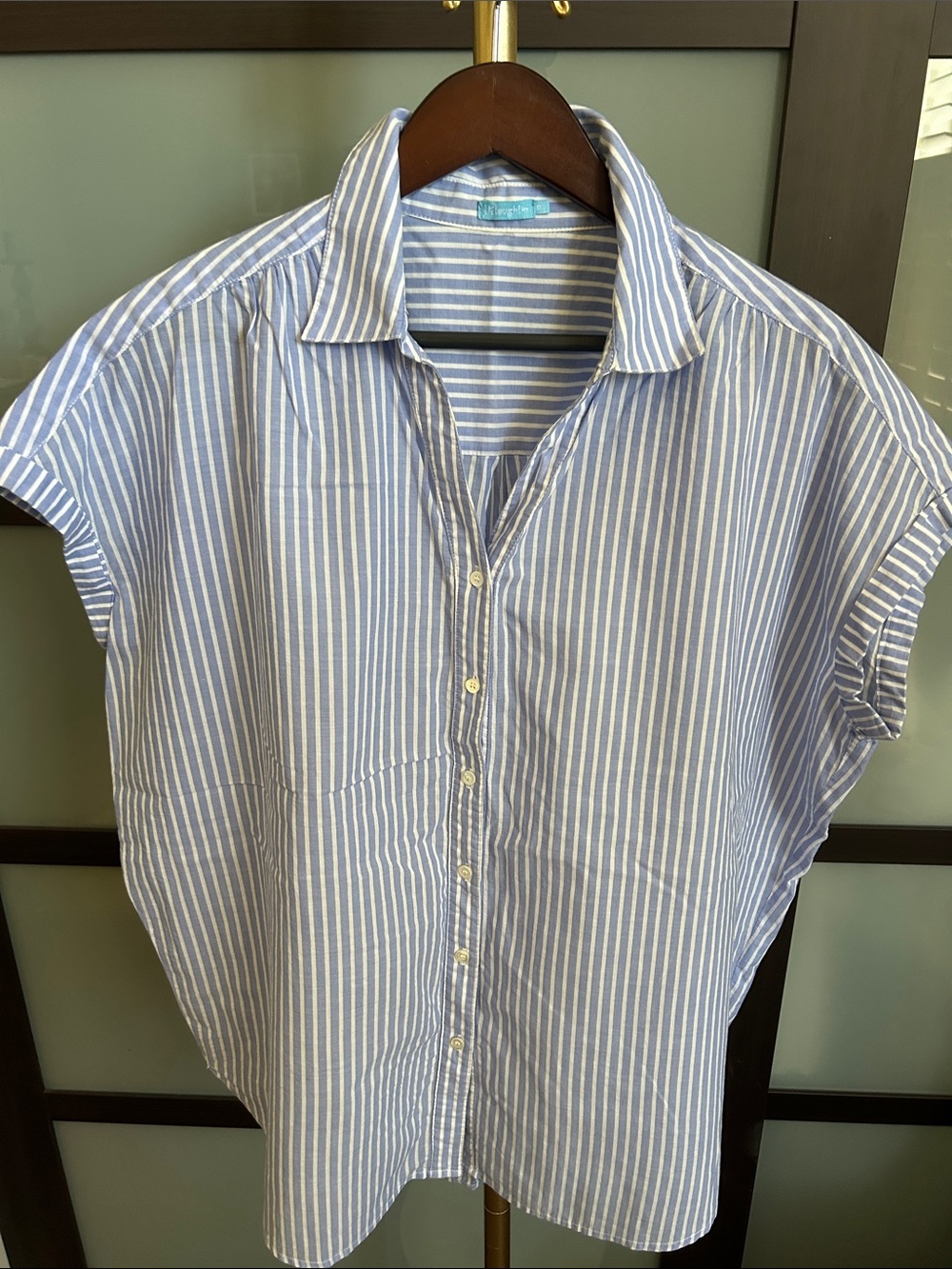 J. McLaughlin Leightweight Lt. Blue Stripe Cap Sleeve Button-Down Shirt - XL